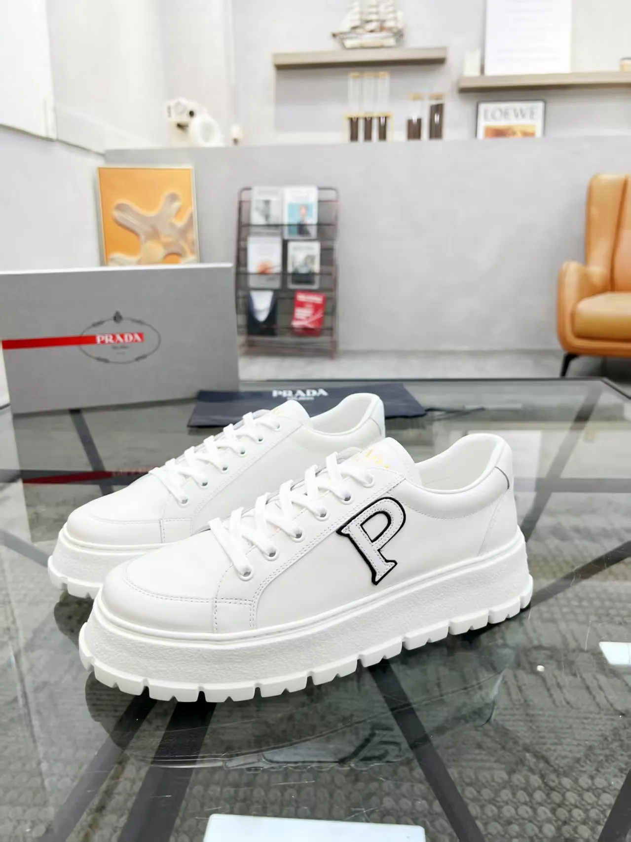 Men's Men's Shoes 💰440 [New Style] 🎍🎍Prada Prada's new men's leather sneakers, the highest version on the market, any comparison is welcome🆚! The original leather has excellent texture and is super high-end! Fetal sheep net lining imported from Italy, removable pad! Luxurious materials and fine workmanship, highly recommended! Code: 38-44 (45 can be customized